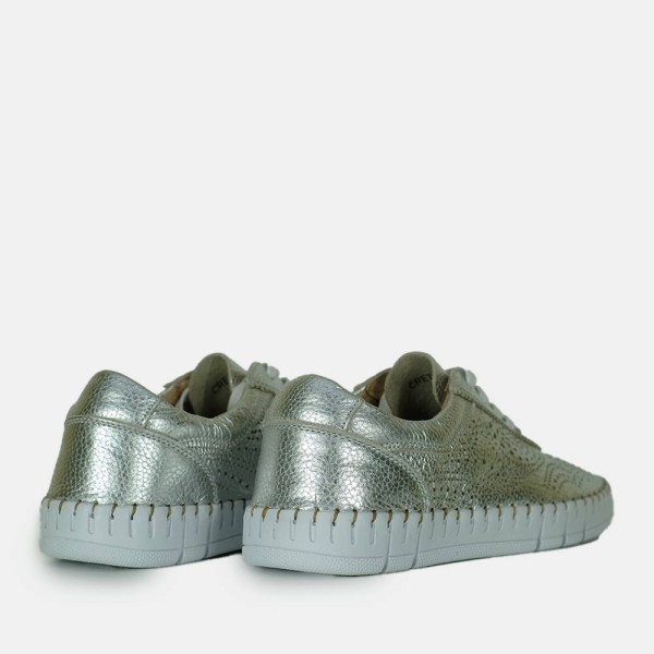 Creta-007 | Sneaker de piel con diseño picado y planta Memory Gel